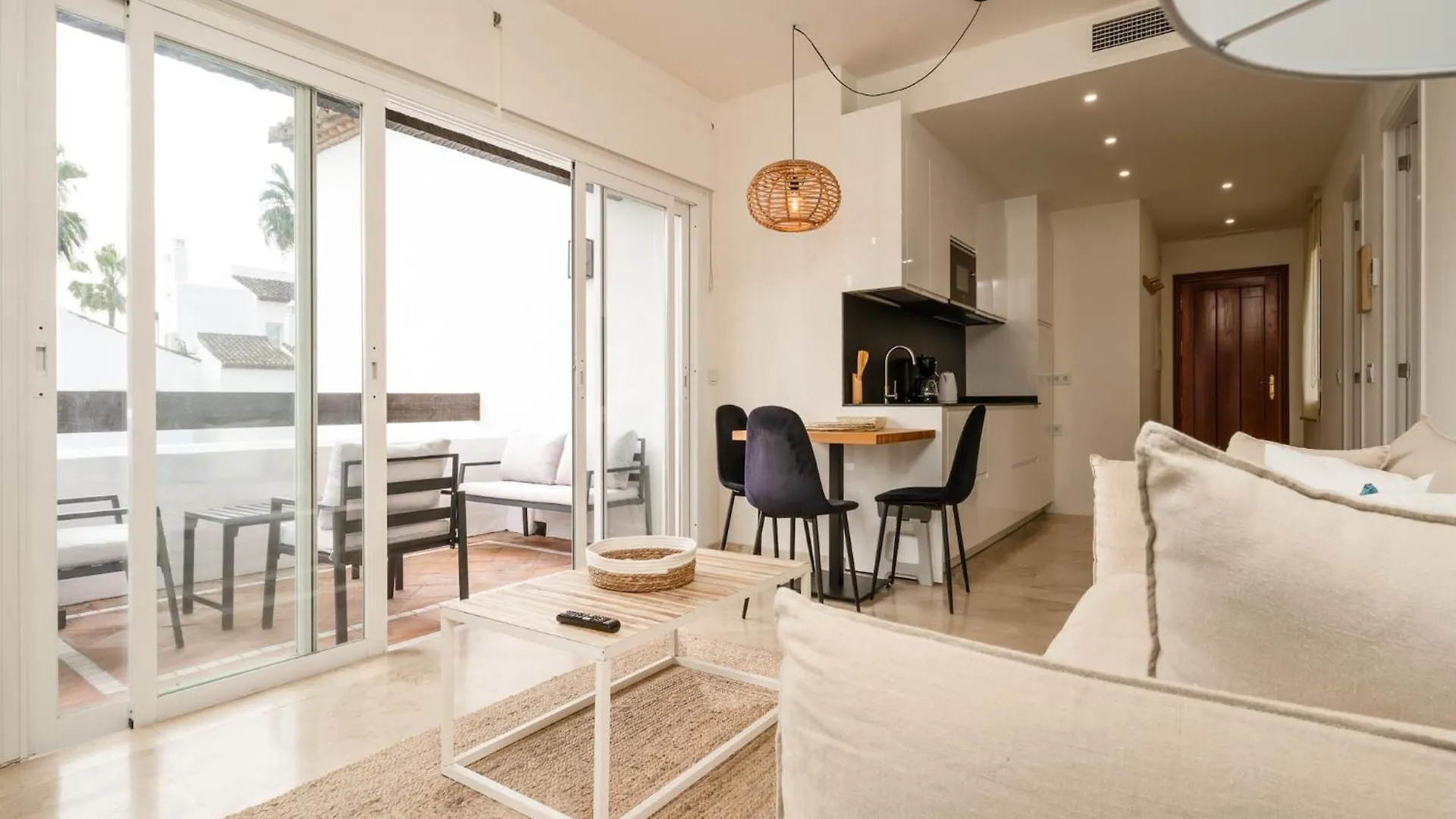 Costalita Corner Apartment Estepona