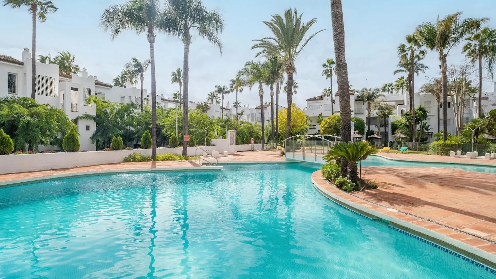 Costalita Corner Apartment Estepona