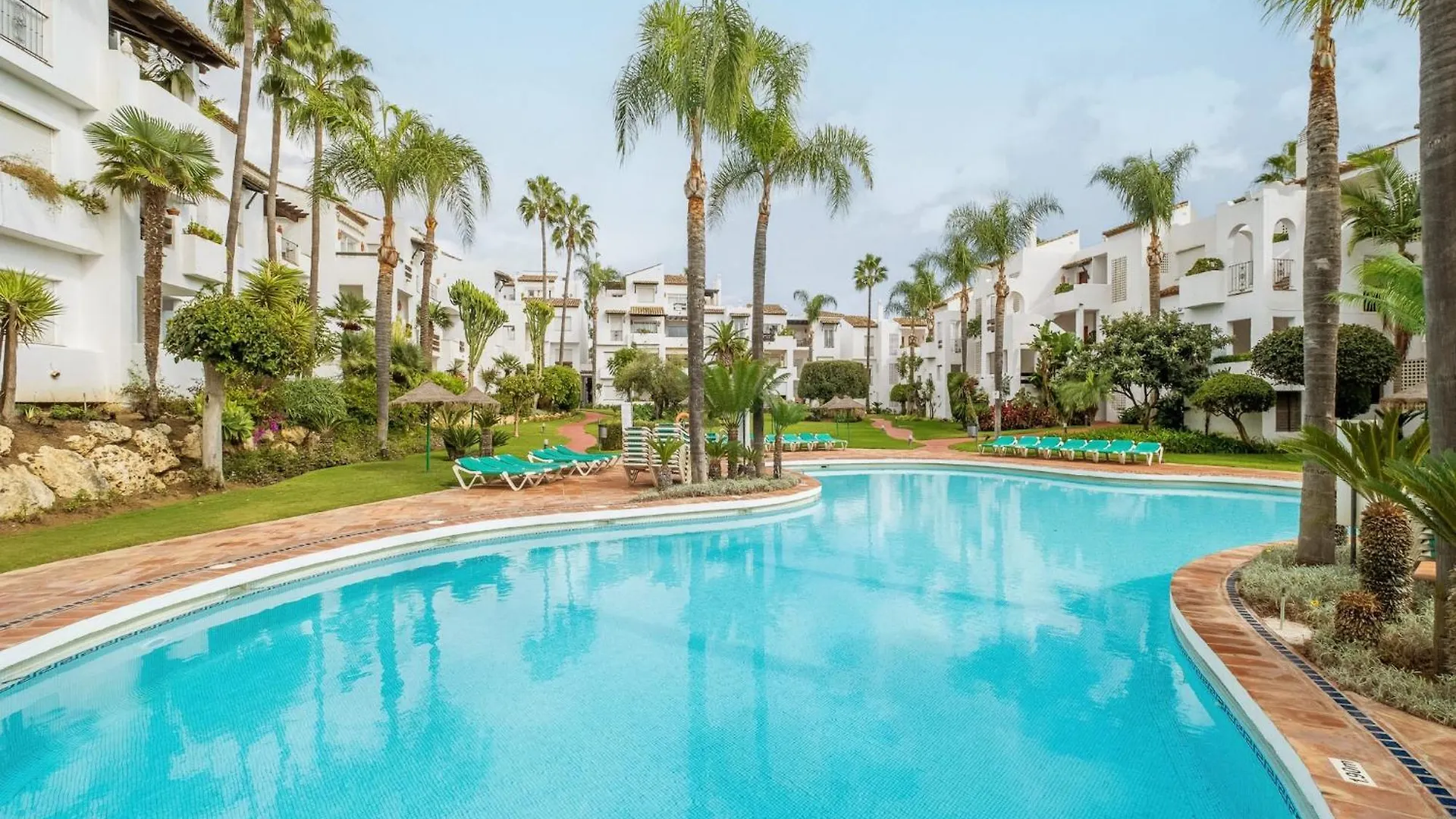 Costalita Corner Apartment Estepona