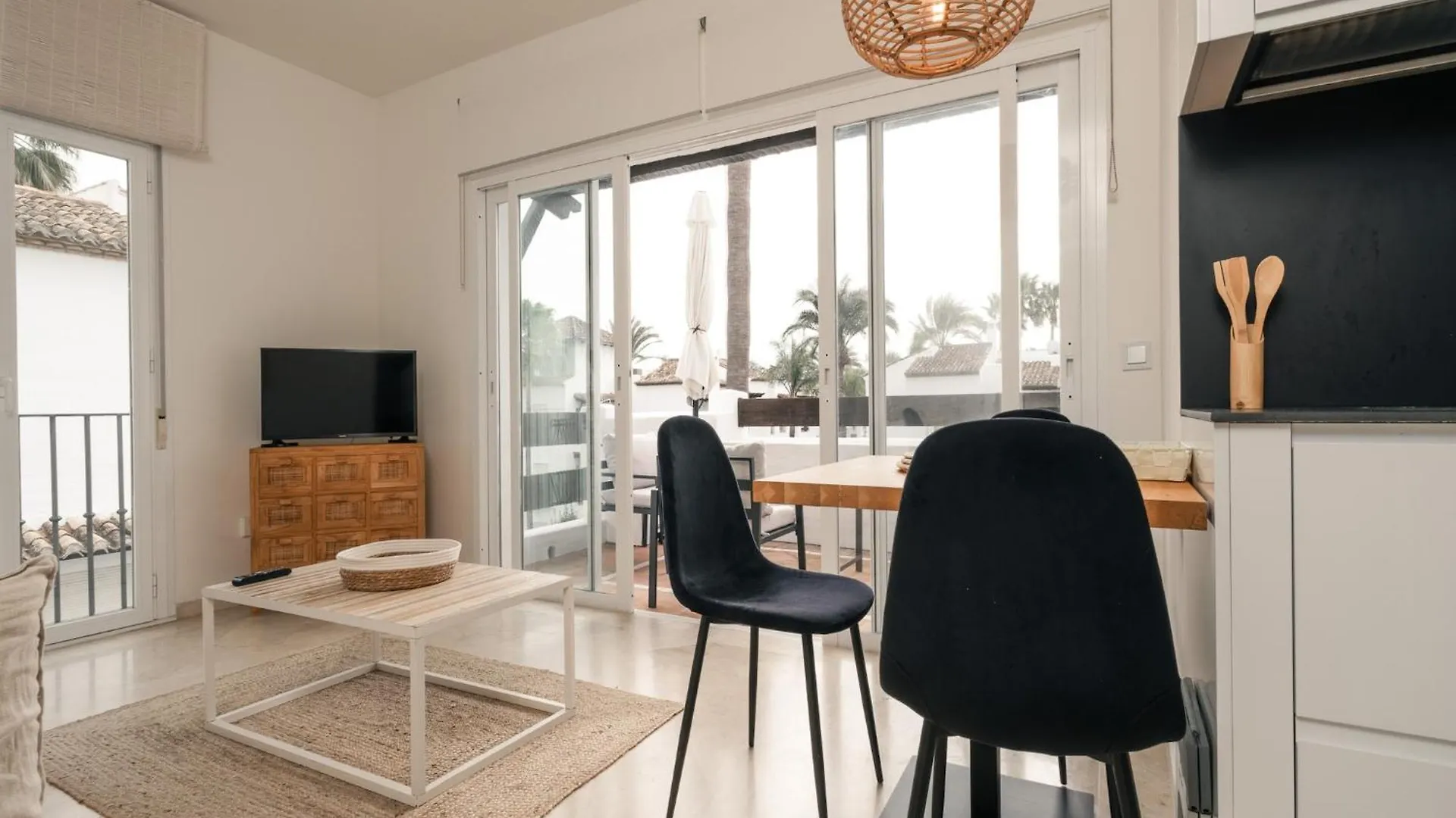 Costalita Corner Apartment Estepona